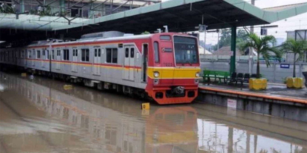 Pengguna Meningkat Krl Tidak Berhenti Di Stasiun Tanah Abang