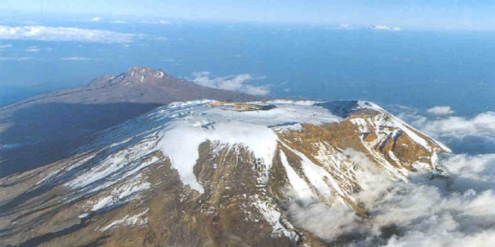  7  Gunung  Tertinggi  di  Dunia Salah Satunya Berada di  Indonesia 