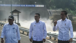 Jokowi Resmikan Terowongan Nanjung  