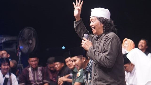 Cak Nun Beberkan Keinginan Gus Sholah Sebelum Wafat