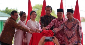 Resmikan Monumen Fatmawati Soekarno, Jokowi: Ibu Seluruh Rakyat Indonesia  