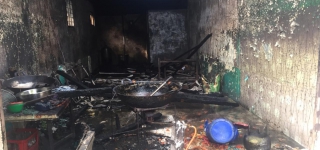 Gas Bocor Sebabkan Dua Rumah Makan Di Medan  Hangus Terbakar