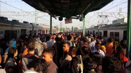 Gangguan Kereta Bogor-Jakarta Kota Sebabkan Penumpukan Penumpang di Stasiun Manggarai