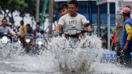 Beberapa Wilayah di Jakarta Masih Banjir, Ganjil-Genap Mulai Berlaku
