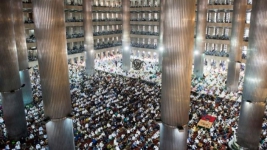 Dewan Masjid Indonesia Minta Jamaah yang Alami Gejala Corona Tak Salat di Masjid