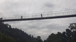 Bocah 8 Tahun Terjatuh Dari Jembatan Gantung Mini Bridge Tangkahan
