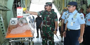 Antisipasi Corona, Panglima TNI Tinjau Langsung Kontainer Isolasi Medik Udara