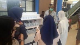 SMK Yarsi Medika Tangerang Jual Hand Sanitizer Buatannya dengan Harga Murah
