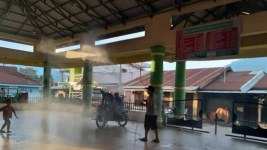 Cegah Penyebaran Covid-19,Desa Kuta Bangun Semprotkan Disinfektan di Sejumlah Lokasi