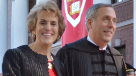 Sempat Mengalami Gejala Demam, Rektor Harvard dan Istrinya Umumkan Positif Corona