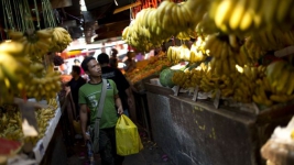 Viral, Para Pria Malaysia Belanja ke Pasar di Tengah Covid-19