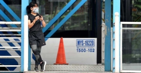Penumpang Tanpa Masker Dilarang Naik Transjakarta, MRT dan LRT Mulai 12 April 2020