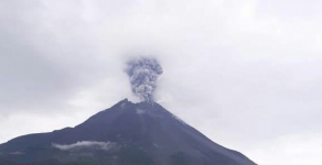 Gunung Anak Krakatau Erupsi Lagi,  Semburan Abu 657 Meter