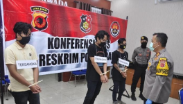 Ciduk Aksi  Vandalisme di Banjar, Polisi Sita Barang Bukti Buku Negeri Para Bedebah 