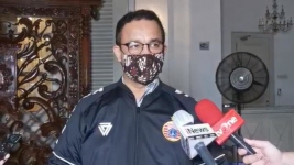 Gubernur DKI Jakarta Anies: Ancam Cabut Izin Usaha yang Melangar PSBB  