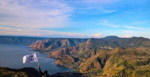 Bukit Gundul, Tempat Kemping yang dengan Menikmati Pemandangan Indah Danau Toba 