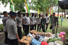 Wabah Virus Corona, TNI dan Polri Dirikan Dapur Masak Nasi Kotak Untuk Warga Tedampak Covid-19 di Riau