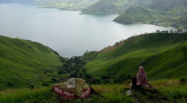 Binahal Indah Resort, Tempat Indah Melihat Pemandangan Danau Toba Sembari Kemping di Malam Hari