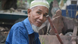 Tak Digaji, Tukang Sapu Kuburan di Padangsidimpuan Tetap Mengabdi