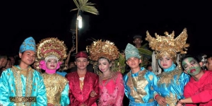 Mengenal 'Pengantin Sahur' Tradisi Unik Bangunkan Warga saat Sahur di Riau