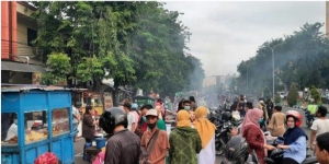 Hari Pertama PSBB Surabaya, Penjual Takjil Masih Tetap Berjualan