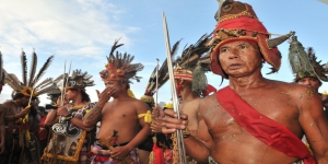 Mengenal Suku Dayak dari Kalimantan, Suku yang Disegani di Dunia