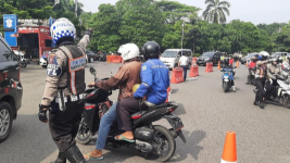 PSBB Surabaya Hari Pertama, Hampir Tiap 5 Menit Pengguna  Jalan Terpaksa Putar Balik