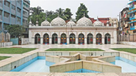 Ini Masjid Tara Peninggalan Sultan Mogul, Dibuat dari Barang Daur Ulang