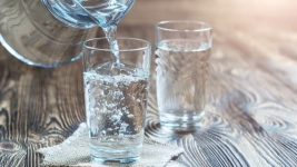 Ini Cara Mengatur Konsumsi Air Putih 8 Gelas Sehari Saat Puasa Ramadan