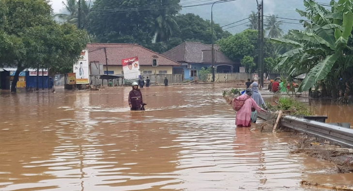 Banjir Bandang dan Longsor Terjang Cilegon, Ribuan Warga Mengungsi 