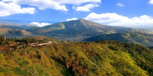 Pusuk Buhit, Gunung Sakral yang dengan Pemandangan Menajubkan di Samosir