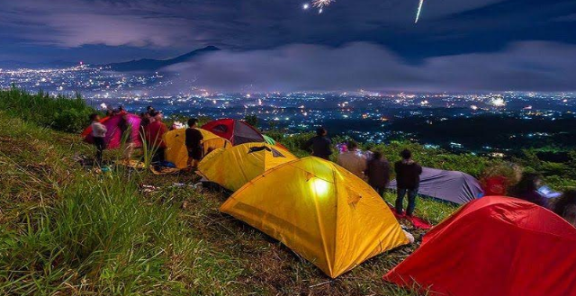 Indahnya Melihat Bintang di Malam Hari dari Ketinggian Bukit Alesa Cijeruk, Bogor