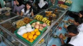 Simak Yuk! Hukum Membuka Warung Makan di Siang Hari Saat Bulan Ramadhan?