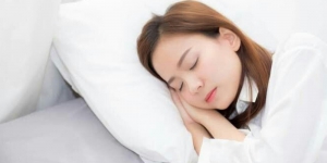 Cara Mengatasi Kulit yang Bermasalah Akibat Tidur Terlalu Lama saat Ramadan