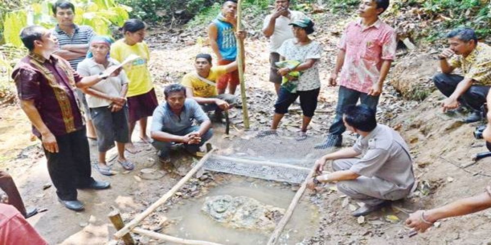 Merinding! Ada Batu Ukiran Mirip Wajah Manusia di Tapsel, Bila Difoto Tengah Malam Hasilnya Tampak 3 Wajah