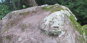 Wow! Ini Batu Berwajah Manusia di Samosir 