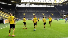 Unik Penerapan Physical Distancing Pada Selebrasi Haaland Pemain Dortmund Usai Cetak Gol