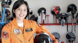 Cantiknya Letda Ajeng Tresna, Perempuan Pertama Jadi Penerbang Pesawat Tempur TNI AU