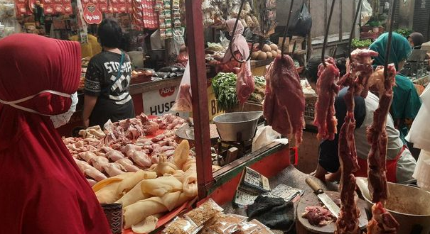 Harga Daging Sapi dan Ayam Melonjak di Pasar Surabaya