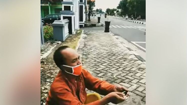 Video Viral, Pria di Magetan Jual Blender Sambil Menangis di Pinggir Jalan karena Tak Punya Uang Beli Beras
