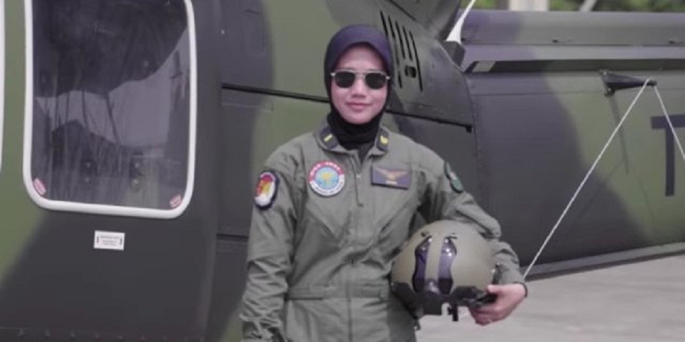 Inspiratif! Kisah Anak Tukang Jagung Bakar asal Medan yang Jadi Pilot Wanita Pertama di TNI AD