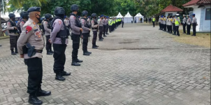 Dijaga Ketat Polisi, Destinasi Wisata Pantai di Banten Ditutup selama Libur Idul Fitri