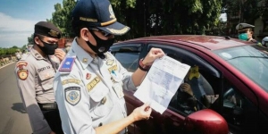 Hendak Masuk Jaksel, Puluhan Kendaraan dari Luar Jakarta Dipaksa Putar Balik