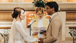 Dokter dan Perawat di London Ini, Akhirnya Menikah di Rumah Sakit setelah Sempat Batal Karna Corona