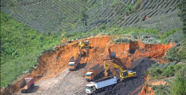 Warga Kalimantan Gugat UU Minerba yang Disahkan DPR