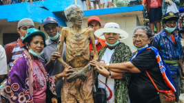Ma'Nene: Sebuah Prosesi Adat Bentuk Penghormatan Terhadap Para Leluhur dari Tana Toraja