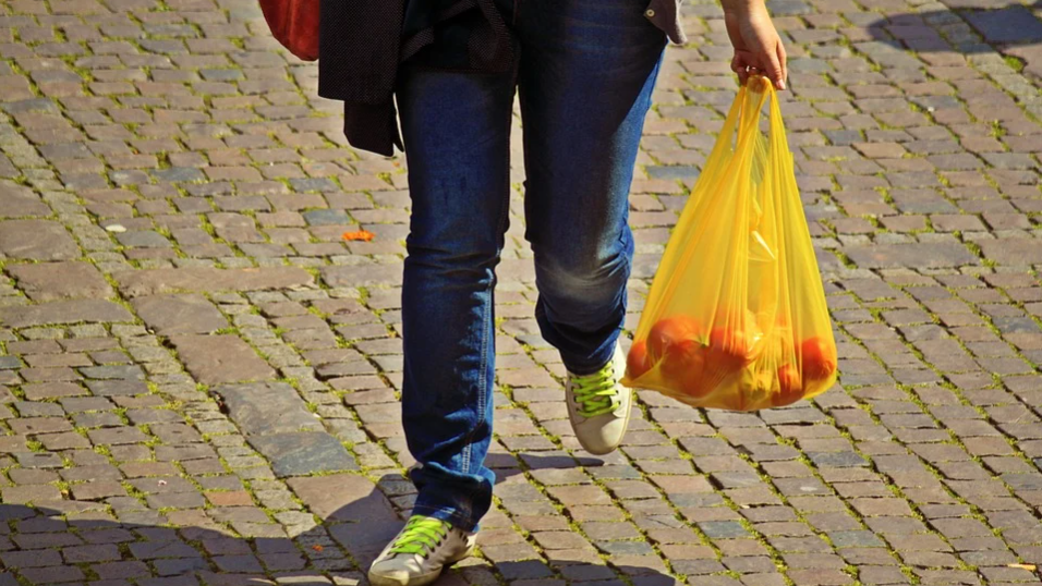 Pengumunan, Mulai 1 Juli Kantong Plastik Sekali Pakai Dilarang di Jakarta