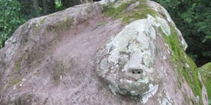 Ada Batu Berwajah Manusia di Pulau Samosir, Gini Ceritanya