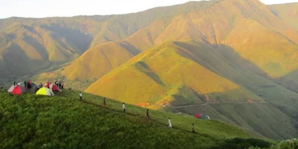 Pecinta Fotografi? Coba Berkunjung ke Bukit Holbung, Bisa Saksikan Langit Cerah Hingga Hamparan Indah Danau Toba