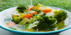 Sup Brokoli Kuah Bening Menu Makan Malam Sehat, Ini Resep dan Cara Membuatnya